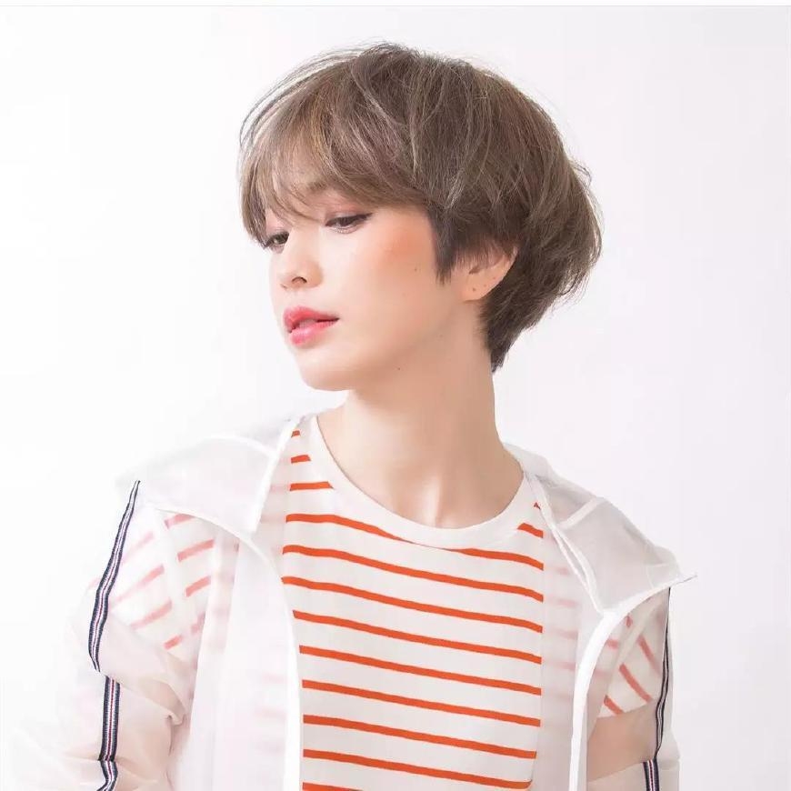 女生齐肩短发夏天流行发色ins网红微卷发型图片