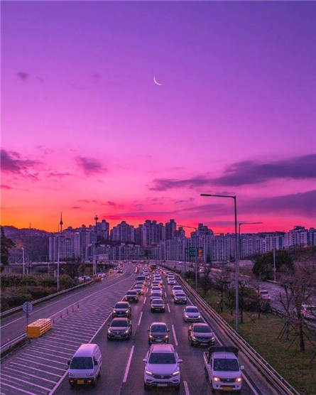 城市街道美丽梦幻的紫红色落日余晖的天空小清新背景图片大全