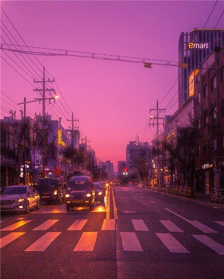 城市街道美丽梦幻的紫红色落日余晖的天空小清新背景图片大全