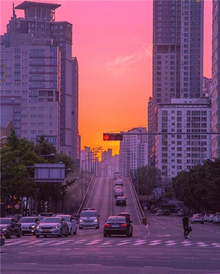 城市街道美丽梦幻的紫红色落日余晖的天空小清新背景图片大全