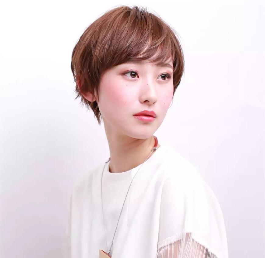 女生齐肩短发夏天流行发色ins网红微卷发型图片