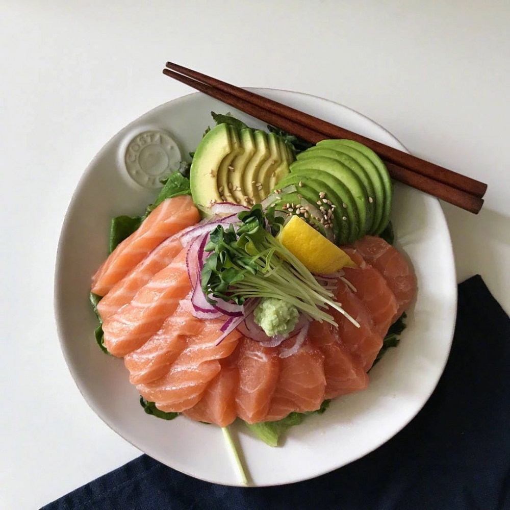 摆盘好看的减肥餐日料三文鱼美食图片