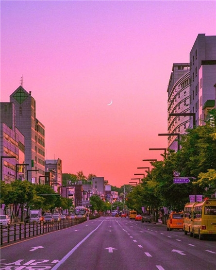 城市街道美丽梦幻的紫红色落日余晖的天空小清新背景图片大全