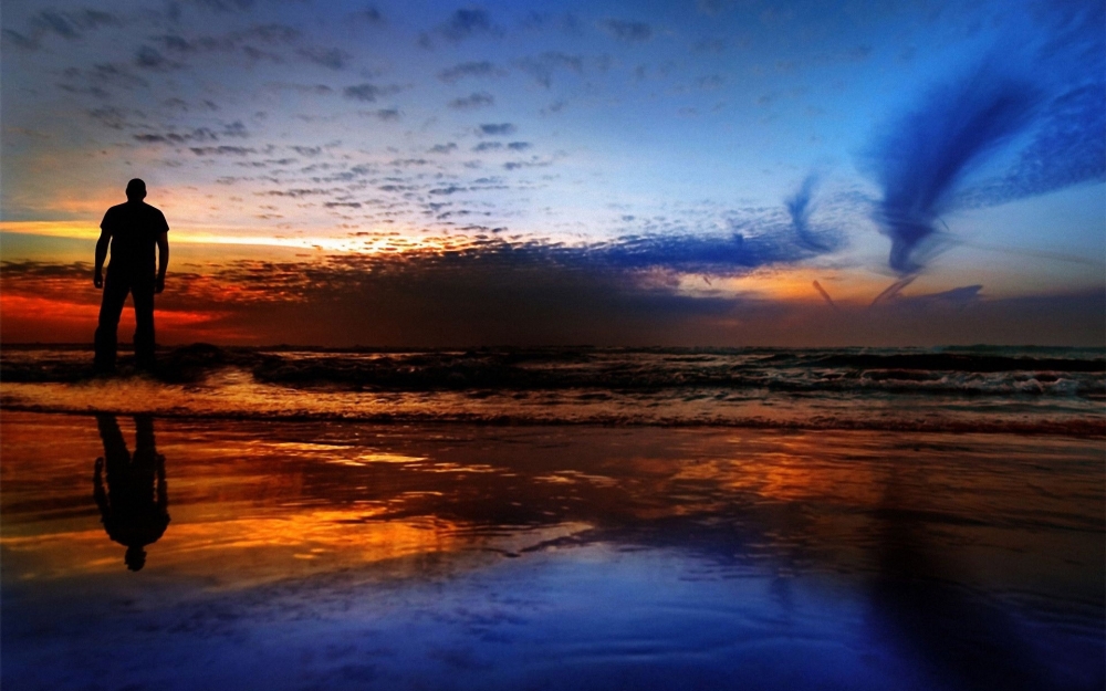 傍晚夕阳下的海边美景高清电脑桌面壁纸图片