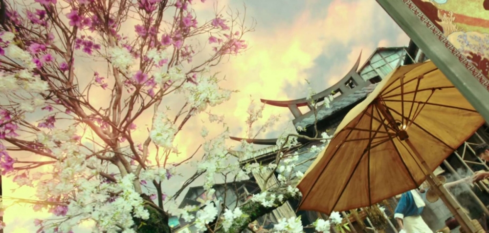 日本动漫里唯美好看的白色粉色樱花树风景图片