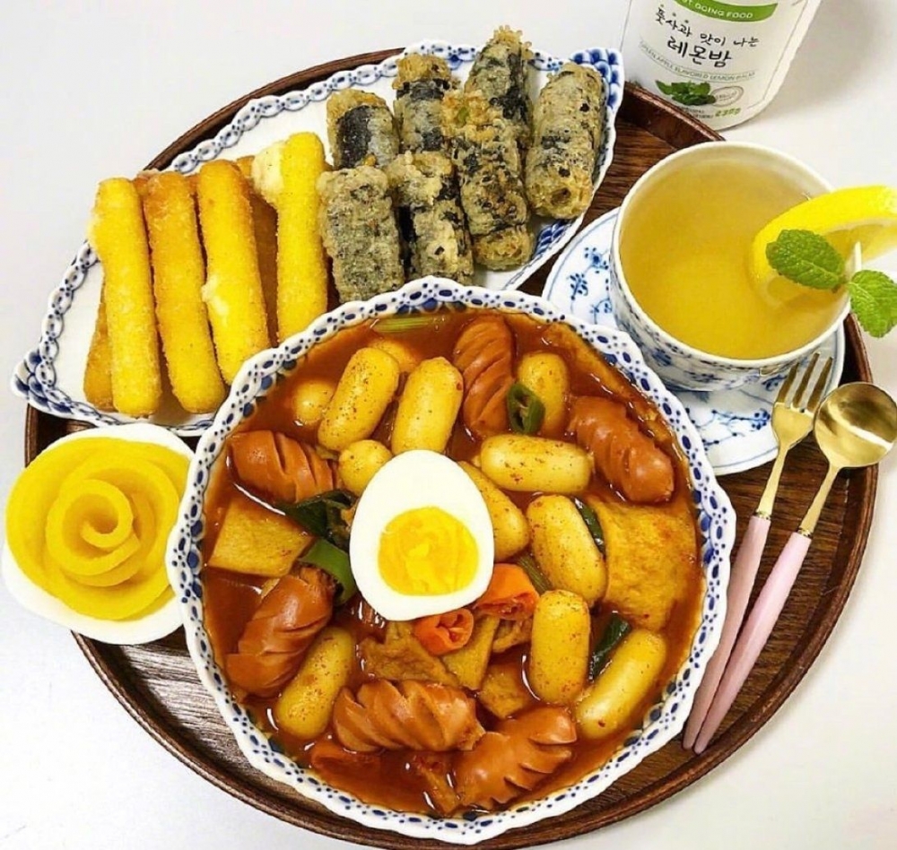 高颜值很有食欲的泡面寿司年糕鸡排韩式料理美食图片
