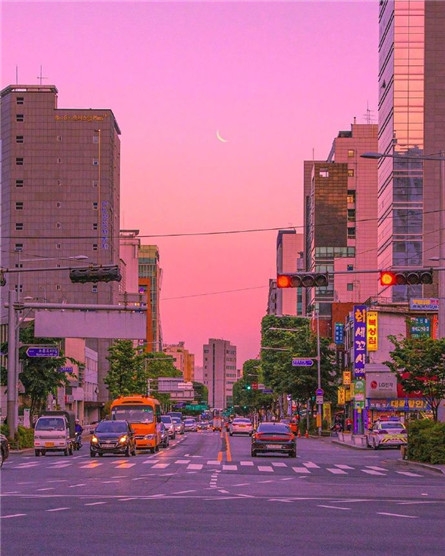 城市街道美丽梦幻的紫红色落日余晖的天空小清新背景图片大全