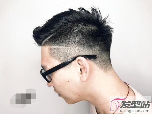 戴眼镜男生适合的个性潮流帅气发型图片
