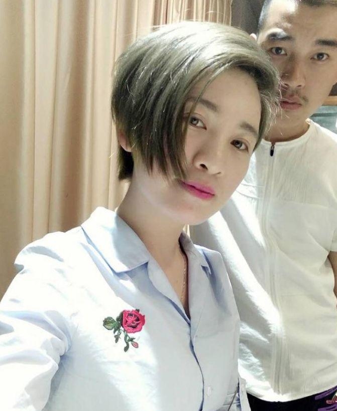 女生齐肩短发夏天流行发色ins网红微卷发型图片