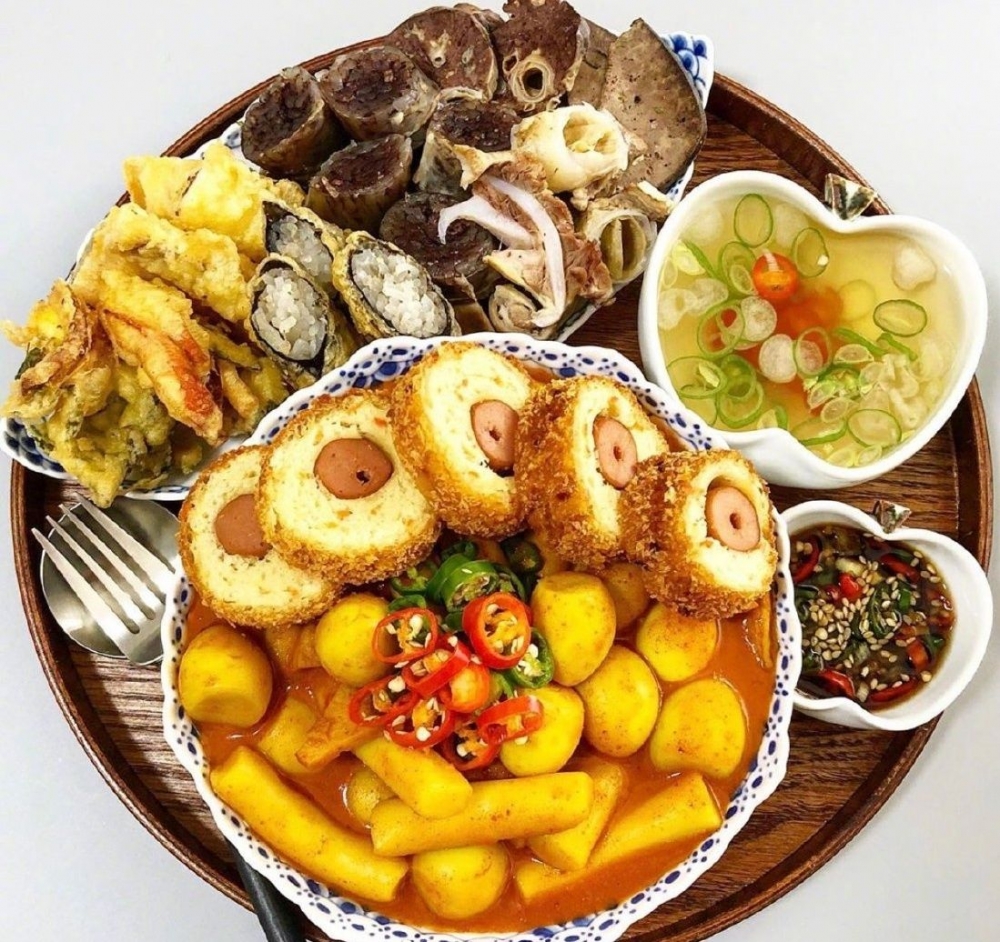 高颜值很有食欲的泡面寿司年糕鸡排韩式料理美食图片