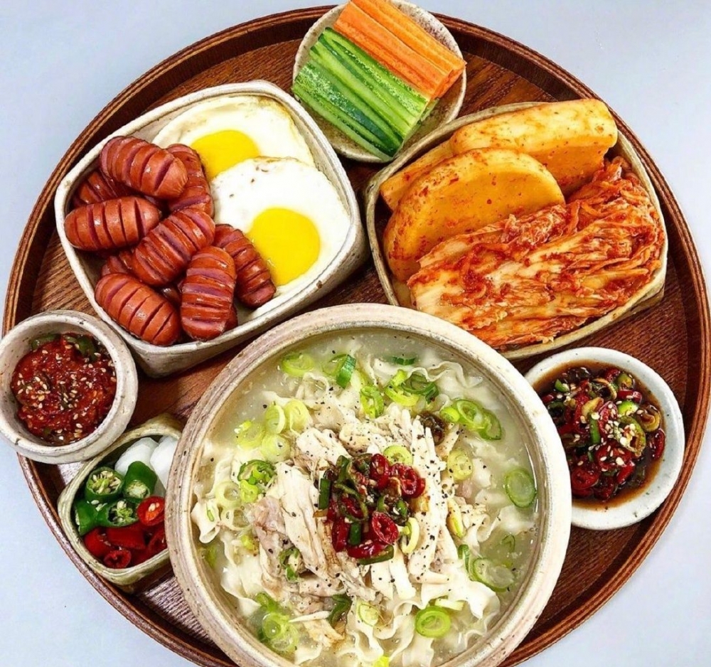 高颜值很有食欲的泡面寿司年糕鸡排韩式料理美食图片