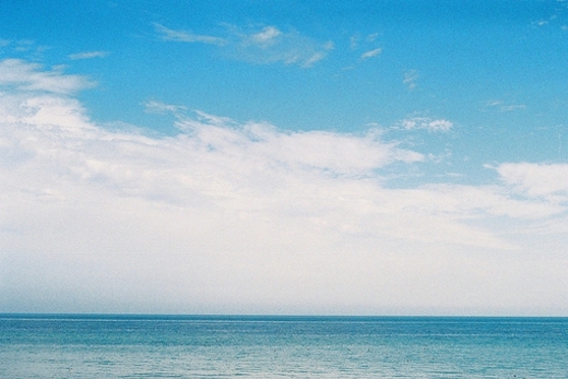 蔚蓝色大海令人心情舒畅风景图片