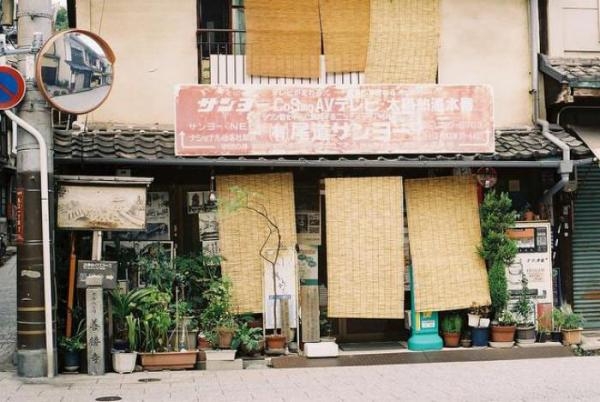 小清新文艺的日本街道老旧民房风景静物摄影图片