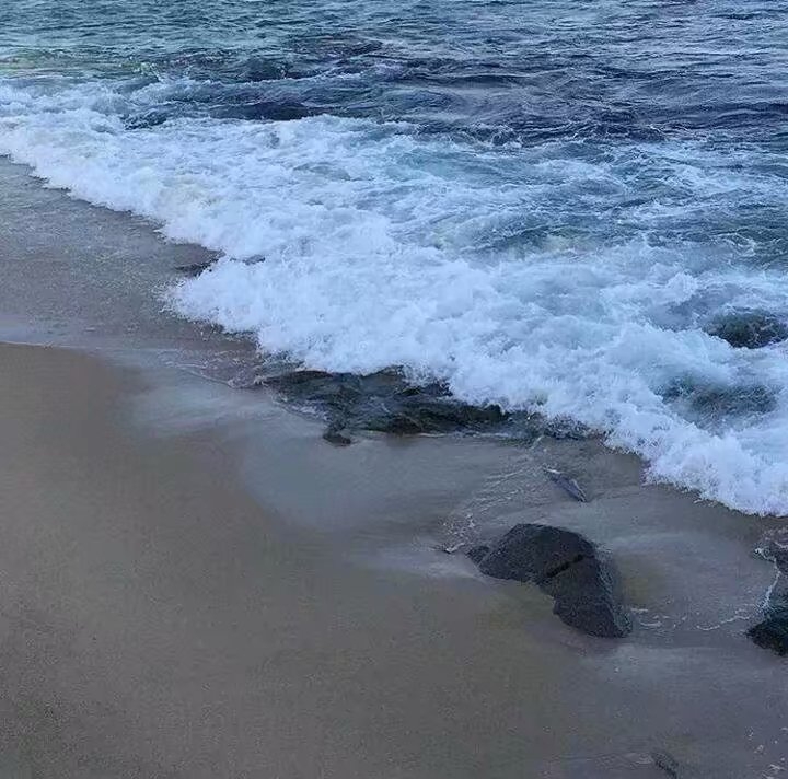 傍晚深蓝色的大海冷淡色调大自然美丽风景唯美意境图片