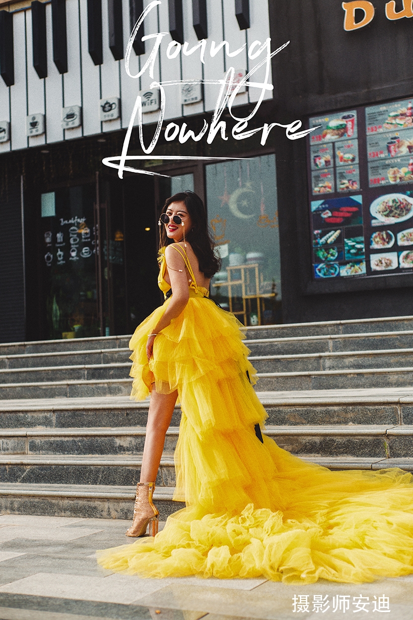 欧美英伦风黄色婚纱礼服时尚大气马路街头街拍摄影写真图片
