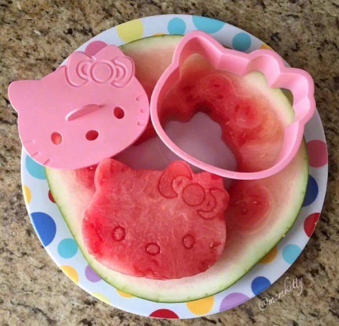 创意个性hellokitt猫咪形状的西瓜水果高颜值美食图片