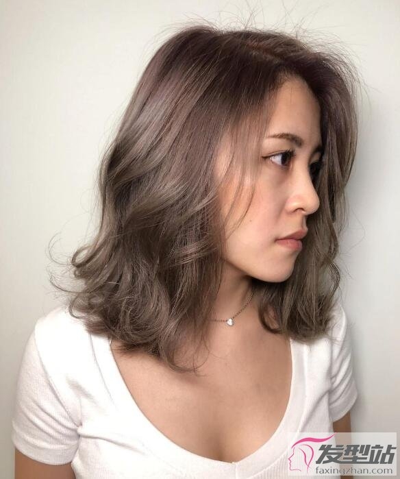 帅气欧美女生干练利落的齐肩锁骨短发造型图片
