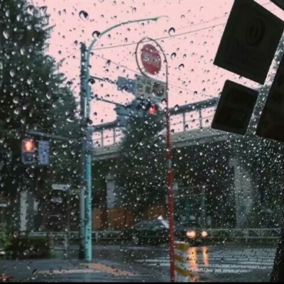 下雨天阴暗潮湿的城市马路斑马线唯美伤感意境图片