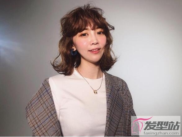 帅气欧美女生干练利落的齐肩锁骨短发造型图片