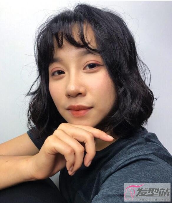 帅气欧美女生干练利落的齐肩锁骨短发造型图片