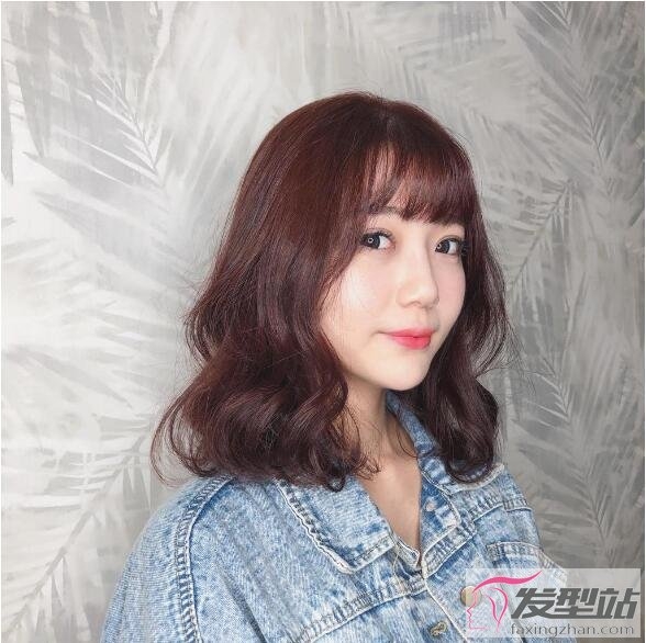 帅气欧美女生干练利落的齐肩锁骨短发造型图片