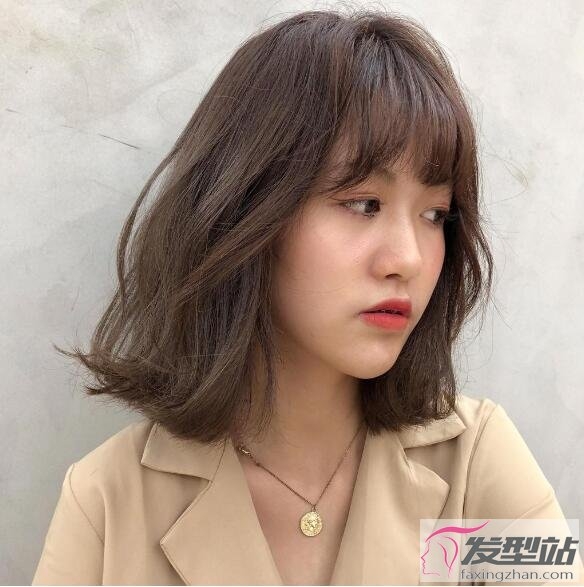 帅气欧美女生干练利落的齐肩锁骨短发造型图片
